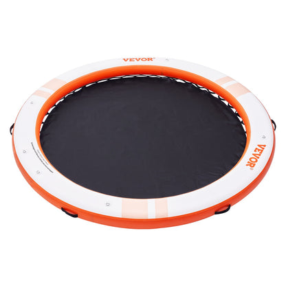 Uppblåsbar flytbrygga, ø8FT Uppblåsbar hamnplattform med ø5FT trampolinnätpool, halkfri flytande plattform Vattenmatta med bärbar väska och avtagbar stege för avkoppling vid poolen