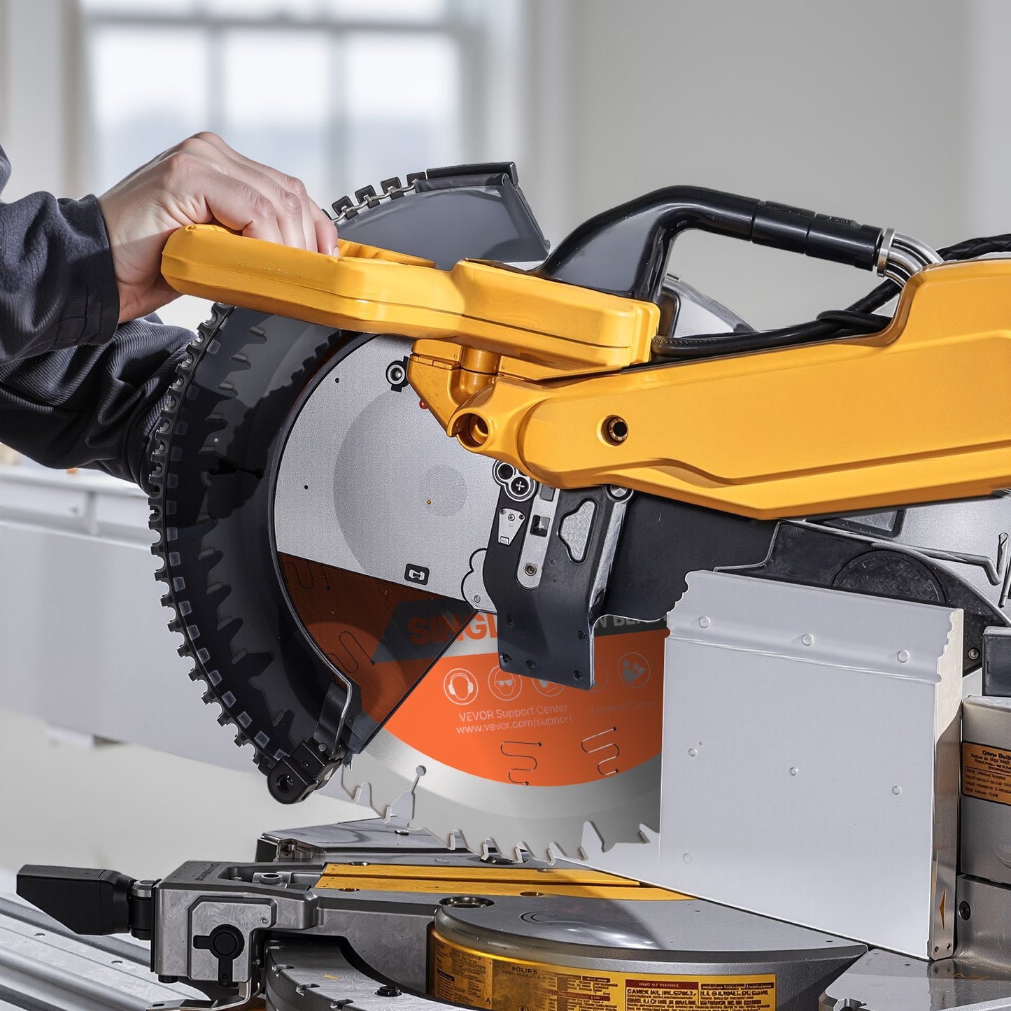 Circular Saw Blade, 10 inch Diameter, 50 Sharp Alloy Teeth, 5/8 inch Arbor, Fine Finish, Wood Cutting Blade for Circular Saw, with Noise-Reducing Heat Vents, for Cutting Plywood, OSB, Hardwood