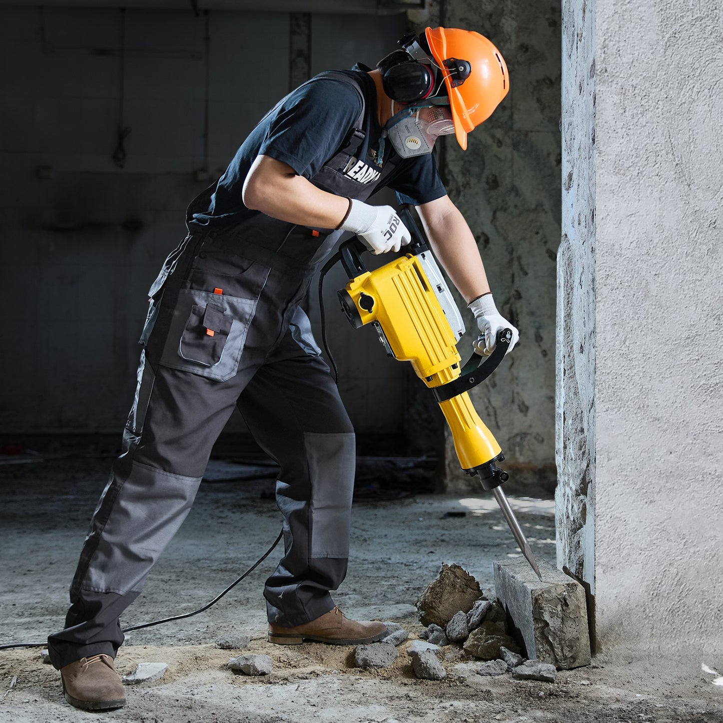 Demolition Jack Hammer, 2200W Electric Jackhammer Heavy Duty, 1350 BPM Jack Hammer Concrete Breaker, with 1 Point Chisel, 1 Flat Chisel, Storage Case, Gloves and Goggles, for Demolition