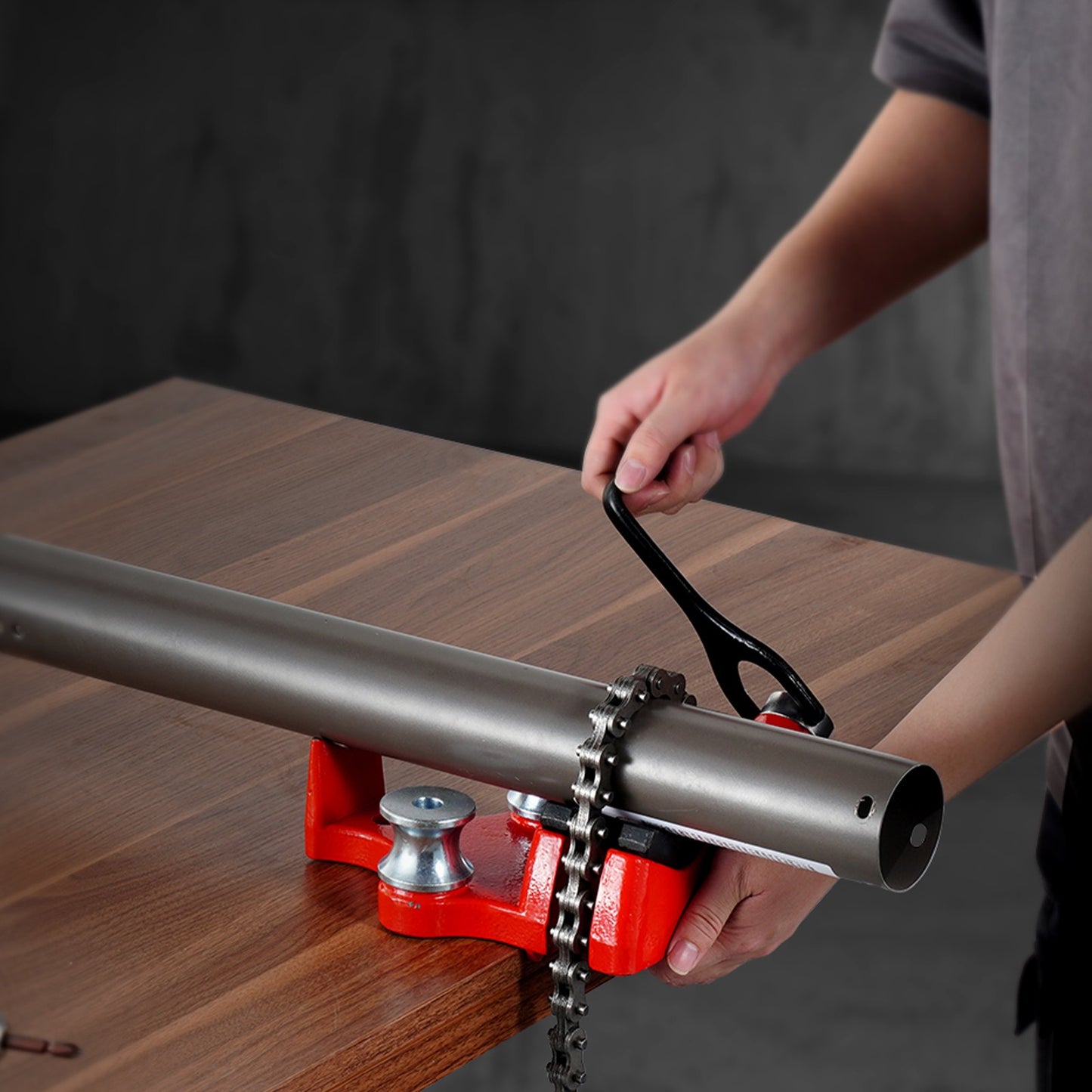 Heavy-Duty Pipe Chain Vise, 1/8" - 5" Pipe Capacity, 26" Rugged Chain & Cast Iron Base, Hitch Mount Vise Plate Holder With Adjustable Height - Fits 2 inch x 2 inch Receiver