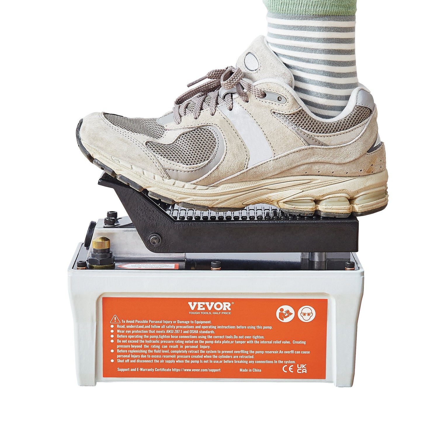 Lufthydraulische Pumpe, 10.000 PSI, 1/2-Gallonen-Behälter, NPT 3/8-Zoll-Ölauslass, NPT 1/4-Zoll-Einlass, 6,6-Fuß-Schlauch, fußbetriebenes Hydraulikpumpen-Luftpedal für Karosseriemaschinen und Anhängerkupplungen, grau