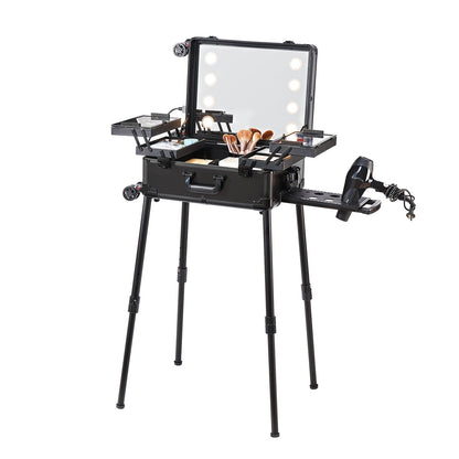 Sminktågfodral med lås, upplyst spegel, 4 förvaringsbrickor, borsthållare, högtalarväska för kosmetika för högtalare med svängbara hjul, fristående väska för professionell artistvagn Studio