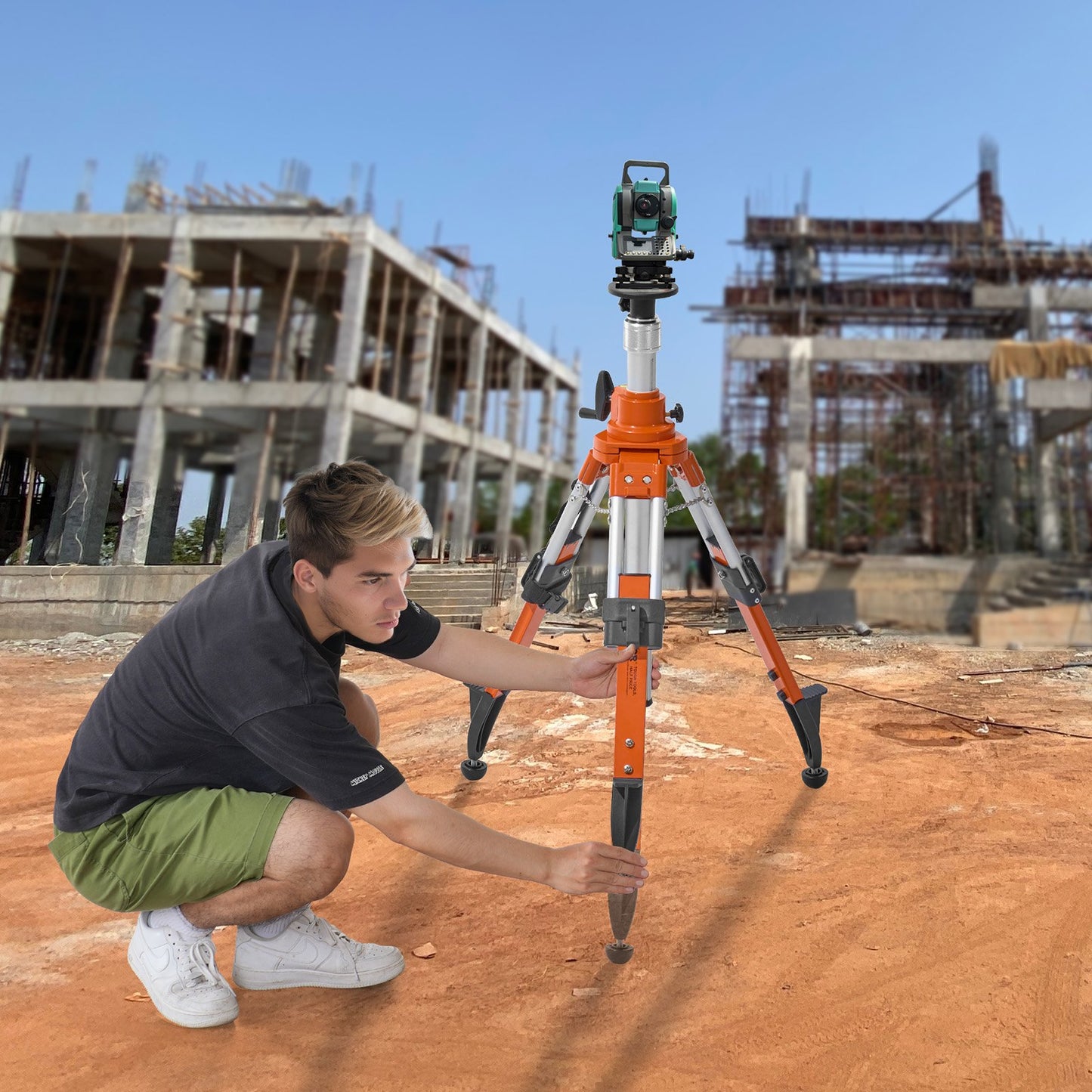 Laser Level Tripod Stand, 5/8"-11 Thread Mount, 27.16-67.71 inch Height Adjustment Heavy Duty Survey Tripod, with Level Bubble & Diffusion Limiter , Liftable Non-Skid Feet for Construction