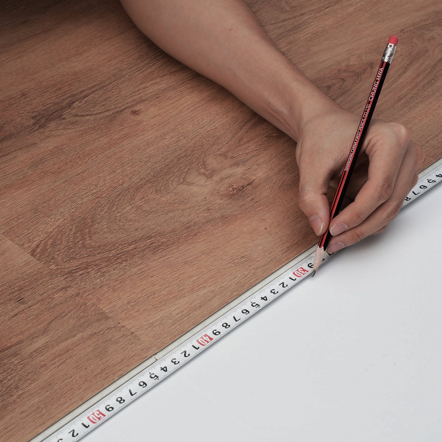 Ineinander greifende Vinyl-Bodenfliesen 1220 x 185 mm, 10 Fliesen 5,5 mm dick zum Zusammenstecken, tiefbraune Holzmaserung, DIY-Bodenbelag für Küche, Esszimmer, Schlafzimmer und Badezimmer, einfach für die Inneneinrichtung