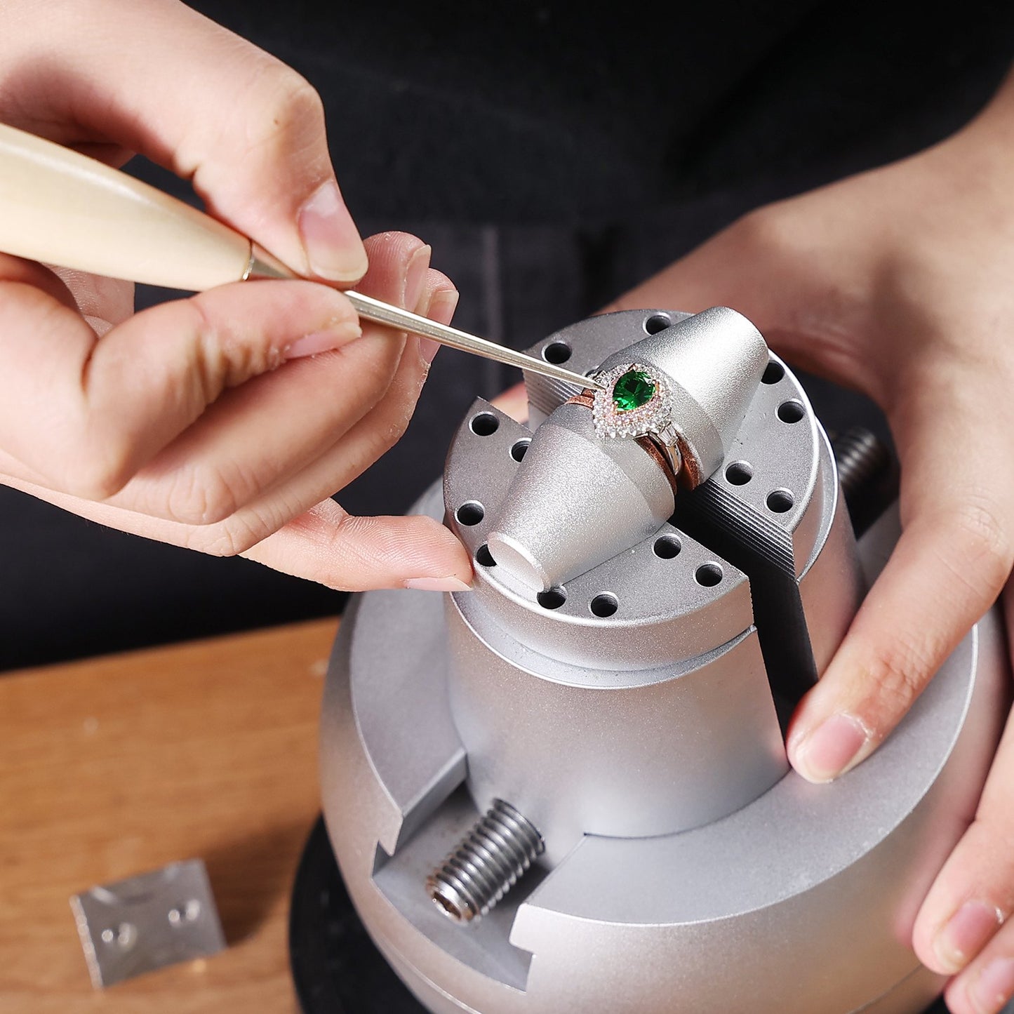 Ball Vise, 5" Engraving Setting Tool, 360° Rotation Engraving Block Vise, 69 PCS Attachment Jewelry Engraving Block Tools Standard Block for Gemstone Inlay and Small-Scale Engraving