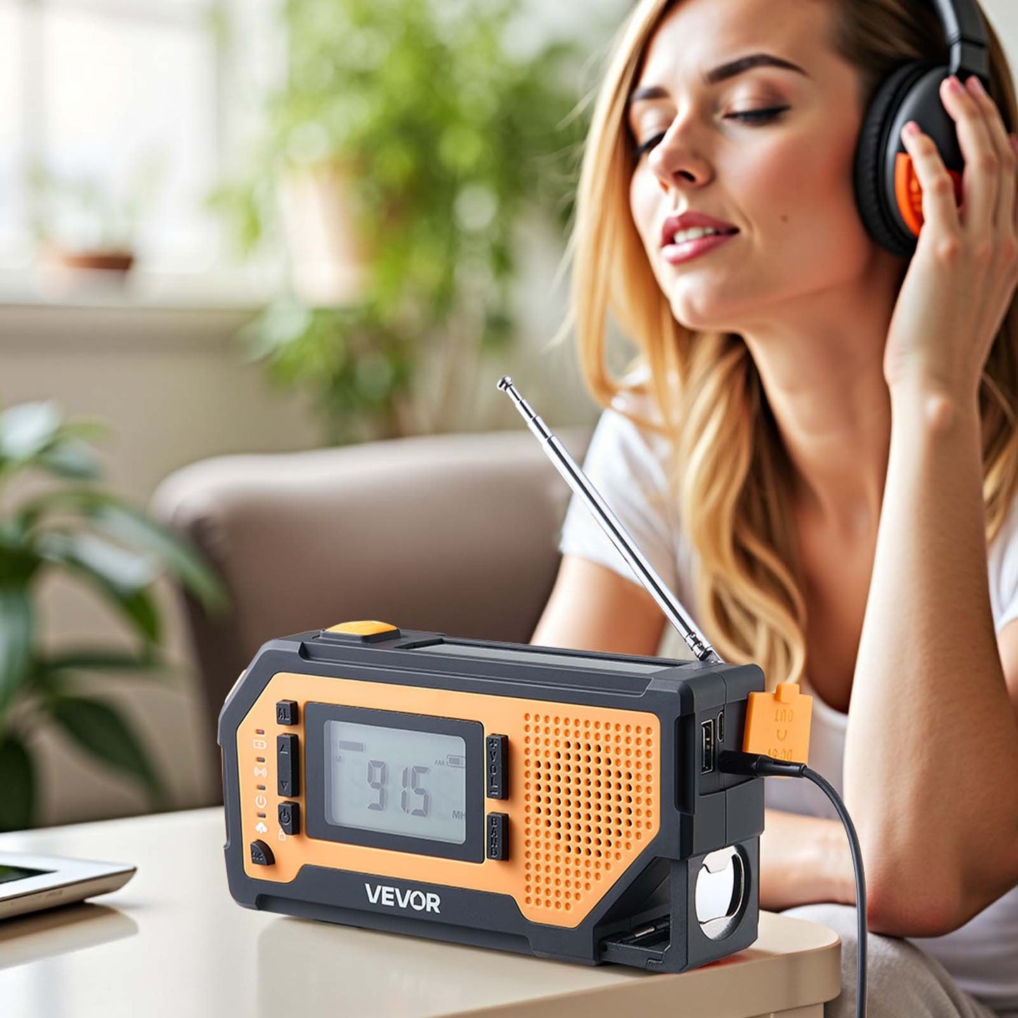 Emergency Weather Radio, 2000mAh Battery, FM/AM/WB/NOAA Alert Solar Hand Crank Emergency Radio, with USB Charging Cable, SOS Alarm and Flashlight, Portable for Outdoor Emergencies, Camping