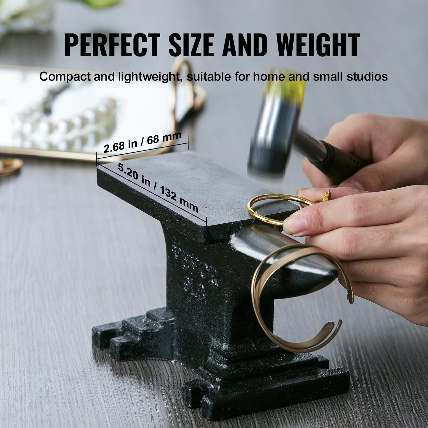 Single horn anvil, 8.8 kg cast steel anvil, high hardness blacksmith anvil, robust round horn anvil, compact design and stable base, blacksmith tools and equipment, metalsmith tools for bending and shaping