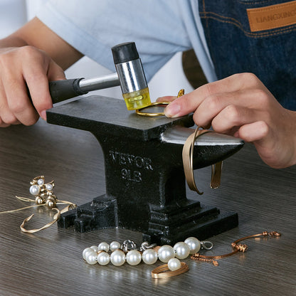 Single Horn Anvil, High Hardness Rugged Round Horn Anvil Blacksmith,8.8Lbs Cast Steel Anvil,Compact Design and Stable Base, Forge Tools and Equipment, Metalsmith Tool for Bending and Shaping